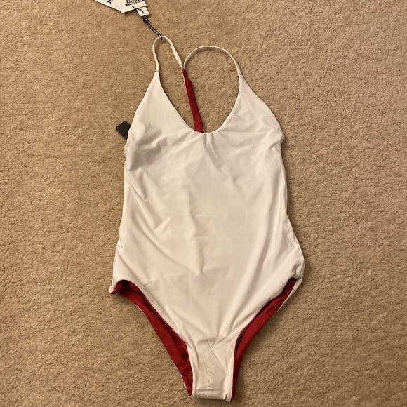 Women’s Hurley swimming one piece - Picture 7 of 8